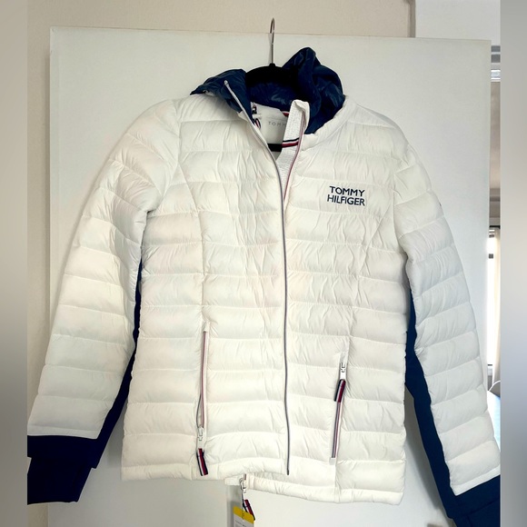 White Tommy Hilfiger puffy jacket in size small - Picture 1 of 2